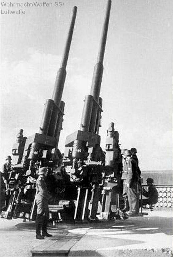 Спаренные 128-мм зенитные орудия